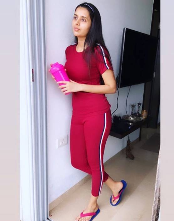 सैर पर निकलीं सुष्मिता सेन की भाभी चारु, मरीन ड्राइव पर ऐसे किया एन्जॉय