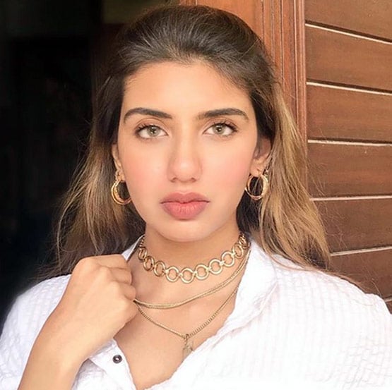 चर्चा में PAK एक्ट्रेस माहिरा की हमशक्ल, तस्वीरें देख आप भी खा जाएंगे धोखा