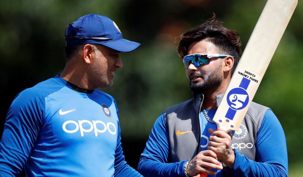 'धोनी अभी भी हैं, उनको रिप्लेस करना मुश्किल', बैटिंग कोच ने किया साफ