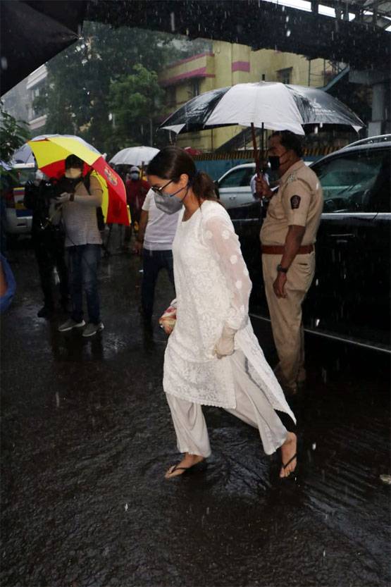 सुशांत को अ‍लविदा कहने श्मशान घाट पहुंची थीं करीबी दोस्त रिया