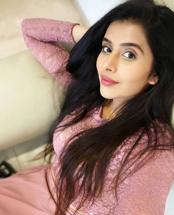 सैर पर निकलीं सुष्मिता सेन की भाभी चारु, मरीन ड्राइव पर ऐसे किया एन्जॉय