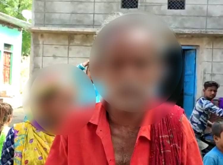 कपल को जूतों की माला पहनाकर सोशल मीडिया पर वायरल किया वीडियो