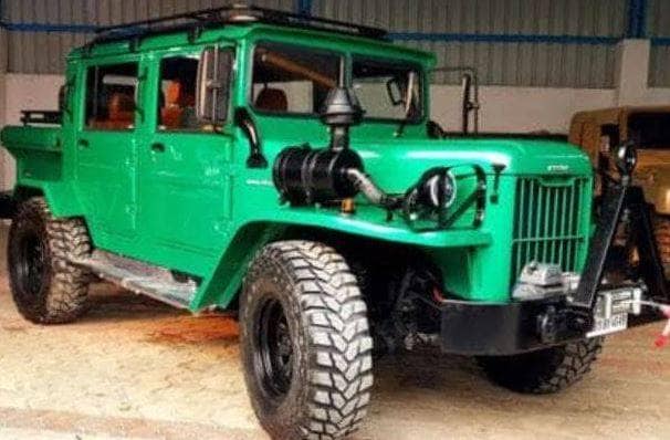 धोनी भगा रहे थे स्वराज का ट्रैक्टर, कंपनी के मालिक का मजेदार कमेंट