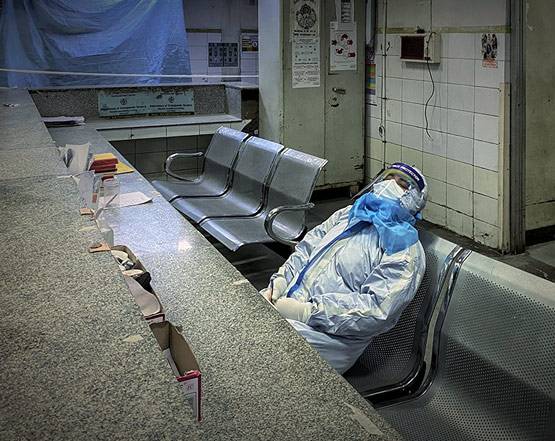 PPE किट और जीवनसाथी का संग, कोरोना से नवविवाहित डॉक्टर जोड़े की जंग