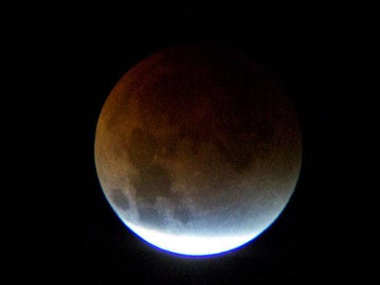 तीन घंटे के लिए लगा चंद्र ग्रहण, जानें क्या करें और क्या नहीं