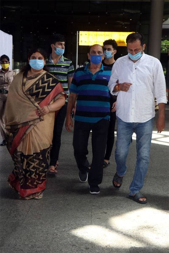 सुशांत की मौत से टूटे पिता परिवार संग पहुंचे मुंबई, आज होगा अंतिम संस्कार