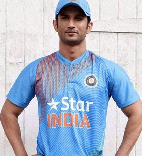 सुशांत की प्रेयर मीट में पहुंचीं अक्षरा सिंह, सुशील मोदी ने भी दी श्रद्धांजलि