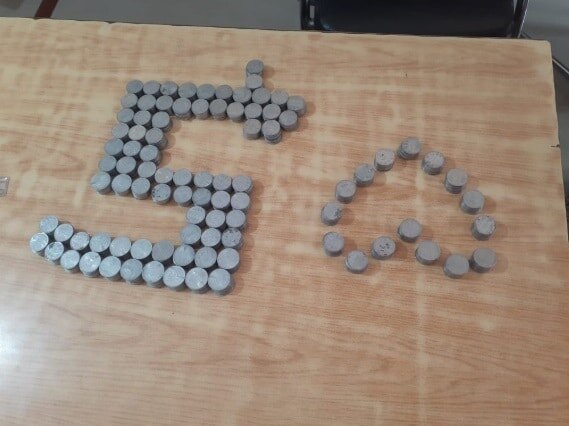 सरकारी दफ्तर में बाबुओं ने लगवाए चक्कर, युवक ने सिक्कों से किया पेमेंट