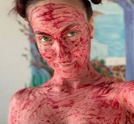 एली से करीना तक, लॉकडाउन में स्पेशल फेस मास्क लगा रहीं एक्ट्रेसेस