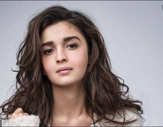 फिल्मों में ही नहीं, यूट्यूब पर भी पॉपुलर हैं बॉलीवुड के ये सितारे