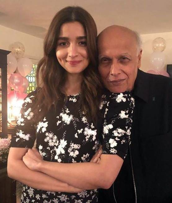 बचपन की यादों के साथ सेलेब्स ने मनाया फादर्स डे, शेयर की अनसीन तस्वीरें