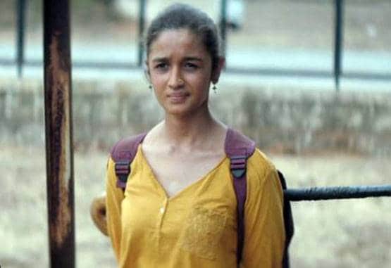 आलिया से ऋतिक तक, जब रोल के लिए सितारों ने अपनी स्किन को किया डार्क