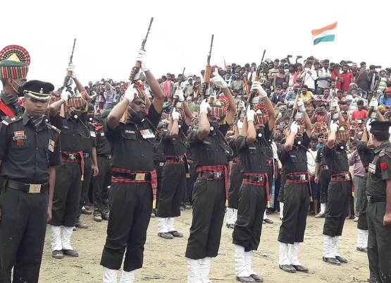 पंचतत्व में विलीन हुए शहीद अमन कुमार, तिरंगा हाथ में लेकर उमड़े लोग