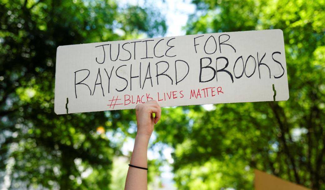 एक और अश्वेत को पुलिस ने मारी गोली, अमेरिका में भारी हिंसक प्रदर्शन