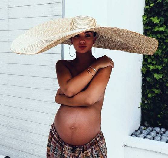 करीना से नेहा धूपिया तक, डिलीवरी से पहले वायरल हुईं इन एक्ट्रेसेज की फोटोज