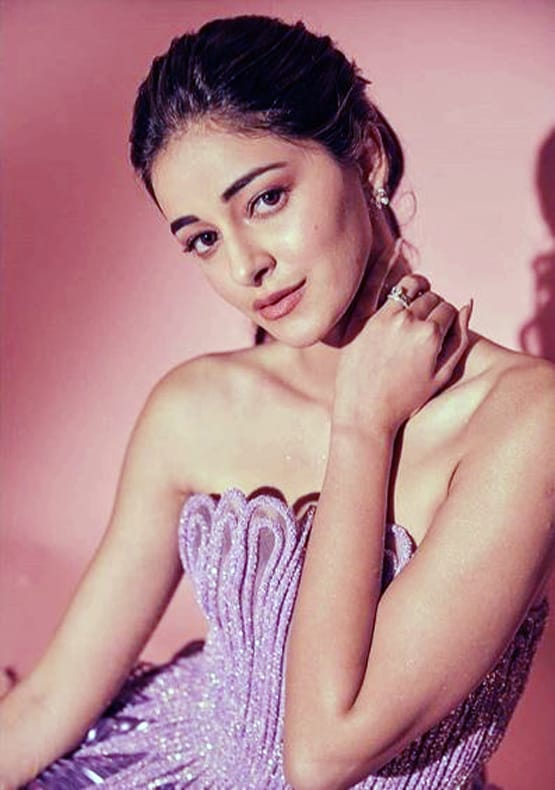 बॉलीवुड डेब्यू से पहले मिली पॉपुलैरिटी, मैगजीन कवर पर छाए स्टारकिड्स