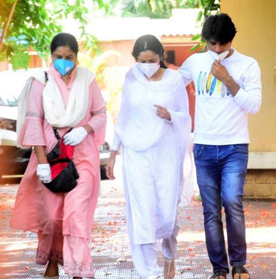 एकता कपूर के घर गईं अंकिता लोखंडे, चेहरे पर दिखा सुशांत के जाने का गम