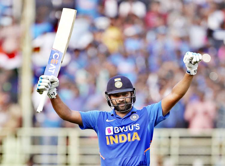 रोहित से पूछा- वनडे में 300 या टी-20 में 200 जड़ पाएंगे? मिला ये जवाब