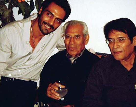 बचपन की यादों के साथ सेलेब्स ने मनाया फादर्स डे, शेयर की अनसीन तस्वीरें