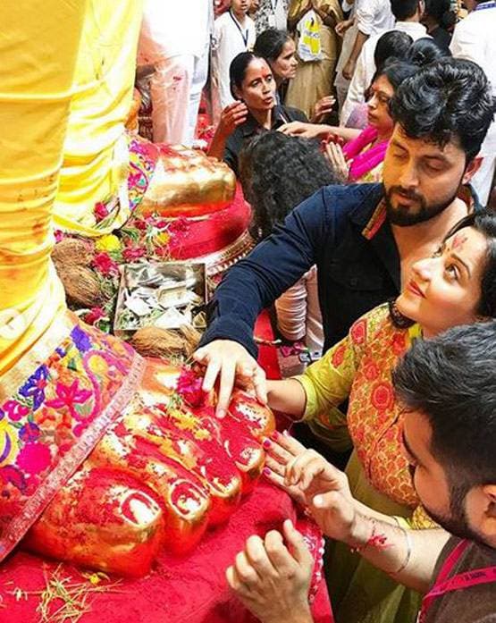 गणपति दर्शन की फोटो शेयर करने पर ट्रोल हुईं मोनालिसा, दिया करारा जवाब