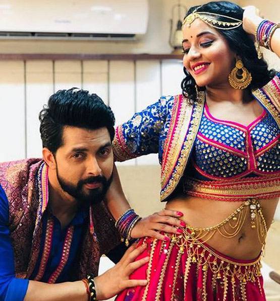 गणपति दर्शन की फोटो शेयर करने पर ट्रोल हुईं मोनालिसा, दिया करारा जवाब