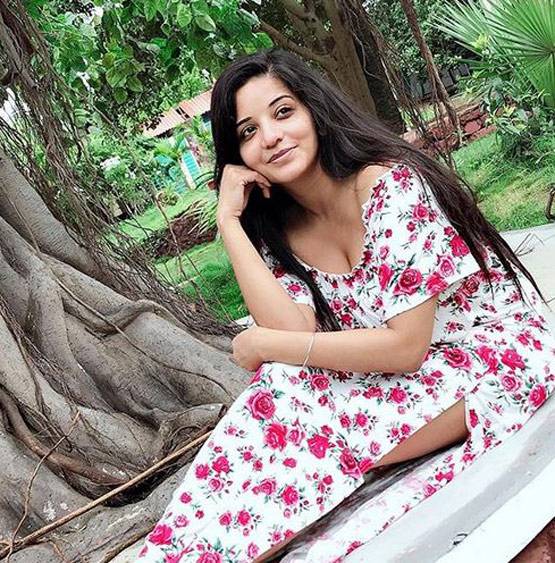 गणपति दर्शन की फोटो शेयर करने पर ट्रोल हुईं मोनालिसा, दिया करारा जवाब