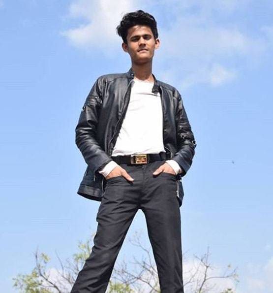 मजदूर का बेटा है 1 करोड़ जीतने वाले बाबा जैक्सन, अमिताभ-ऋतिक भी बने फैन