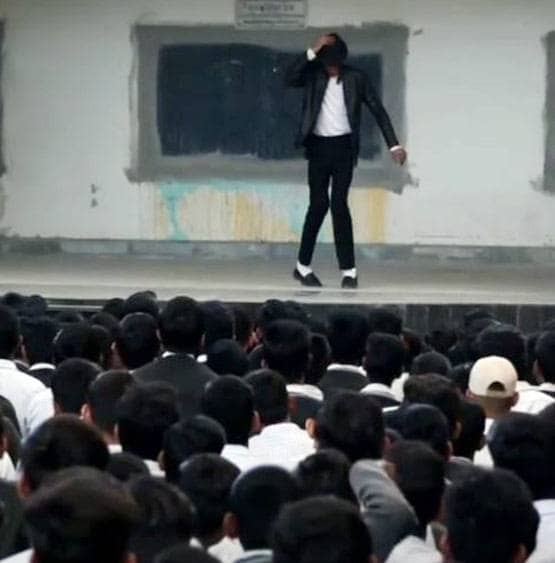 मजदूर का बेटा है 1 करोड़ जीतने वाले बाबा जैक्सन, अमिताभ-ऋतिक भी बने फैन