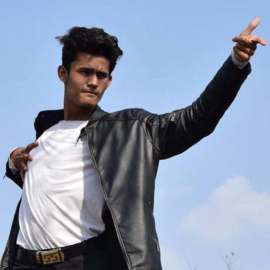 मजदूर का बेटा है 1 करोड़ जीतने वाले बाबा जैक्सन, अमिताभ-ऋतिक भी बने फैन