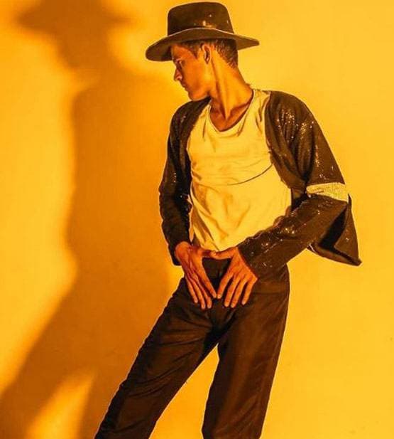 मजदूर का बेटा है 1 करोड़ जीतने वाले बाबा जैक्सन, अमिताभ-ऋतिक भी बने फैन