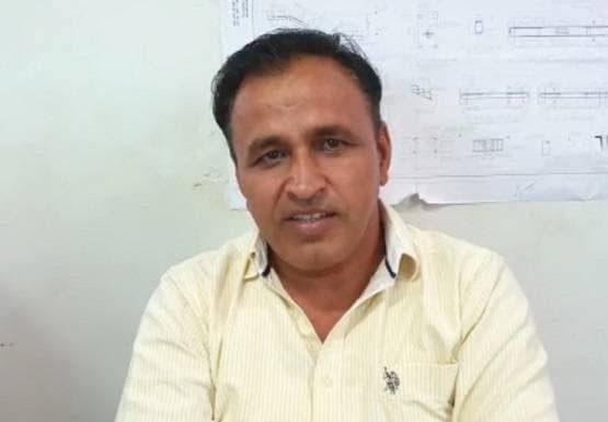 पानी के लिए भटकता रहा ऊंट का बच्चा, सूखे कुंड पर आकर तोड़ा दम