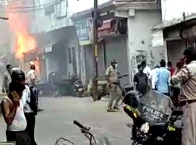 घर के किचन में फटा सिलेंडर, ब्लास्ट का लाइव वीडियो आया सामने