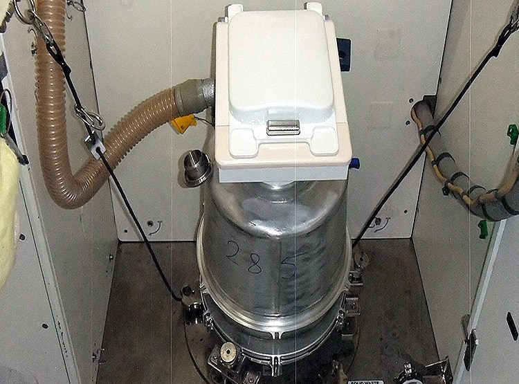 NASA ने 6 साल में बनाया खास टॉयलेट, कीमत है 174 करोड़ रुपये