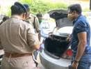 कार की डिक्की खुलते ही पुलिस हैरान, सीक्रेट लॉकर से निकले लाखों रुपये