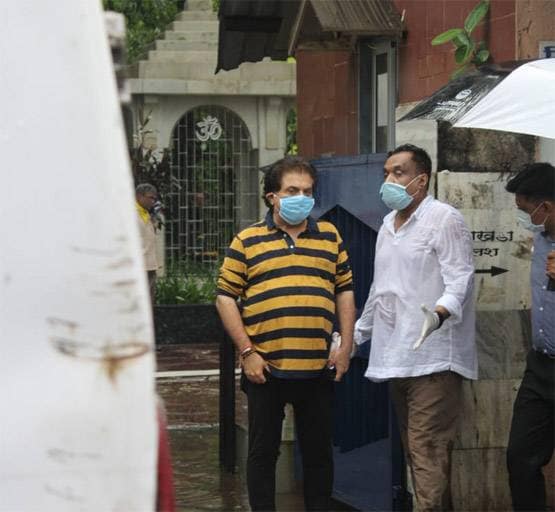 बासु चटर्जी के अंतिम संस्कार में पहुंचे अशोक पंडित, शोक में डूबा दिखा परिवार