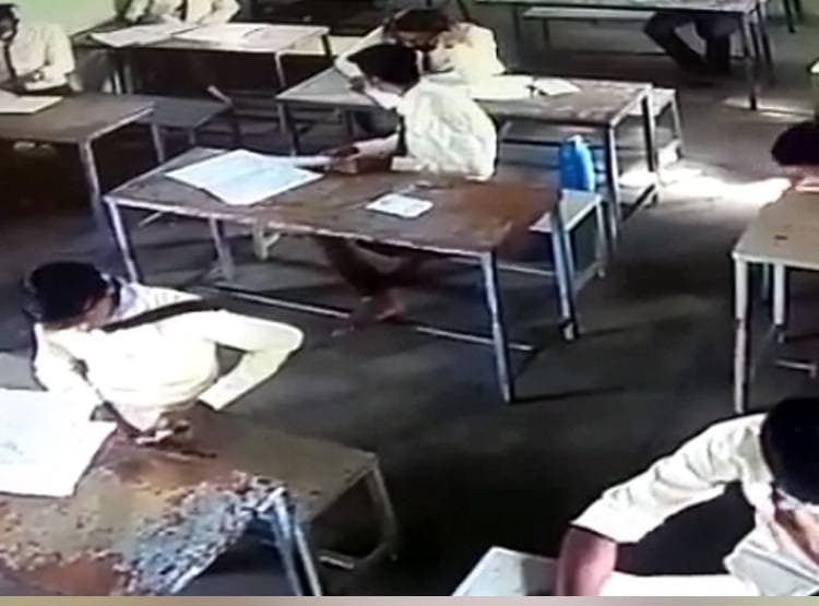 12वीं के बोर्ड एग्जाम में बेफिक्री से नकल? सीसीटीवी फुटेज वायरल