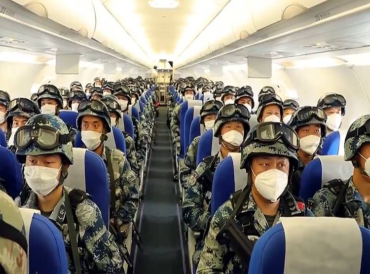 चीन की चालः भारतीय सीमा के पास पहुंचाए हजारों सैनिक, टैंक...देखिए तस्वीरें