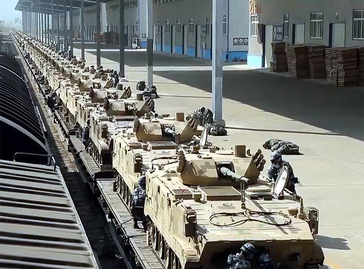 चीन की चालः भारतीय सीमा के पास पहुंचाए हजारों सैनिक, टैंक...देखिए तस्वीरें