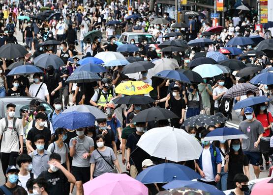 चीन को झटका, हॉन्ग कॉन्ग के 30 लाख लोगों को बुलाएगा ब्रिटेन