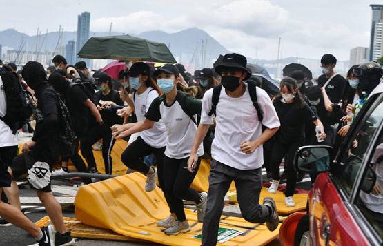 चीन को झटका, हॉन्ग कॉन्ग के 30 लाख लोगों को बुलाएगा ब्रिटेन