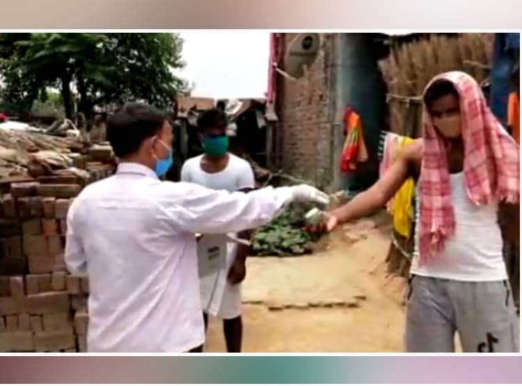 क्वारनटीन सेंटर में बांटे जा रहे कंडोम और गर्भ निरोधक गोलियां