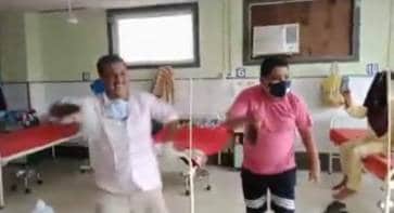 कोरोना वार्ड से डिस्चार्ज हुए मरीज, सपना चौधरी के गाने पर लगाए ठुमके