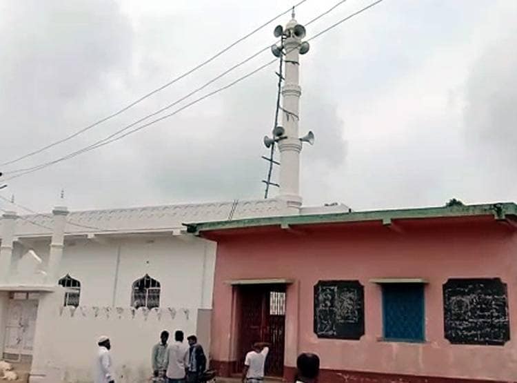 सैनिटाइजर के खिलाफ जारी हुआ फतवा, बताया इस्लाम के खिलाफ