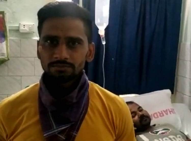 मगरमच्छ का हमला मोबाइल में कैद, एक झटके में पानी के अंदर चला गया शख्स