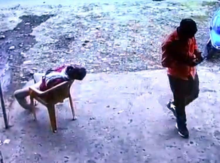 कुर्सी पर बैठे-बैठे सेकंडों में मौत, सीसीटीवी में कैद हुई घटना