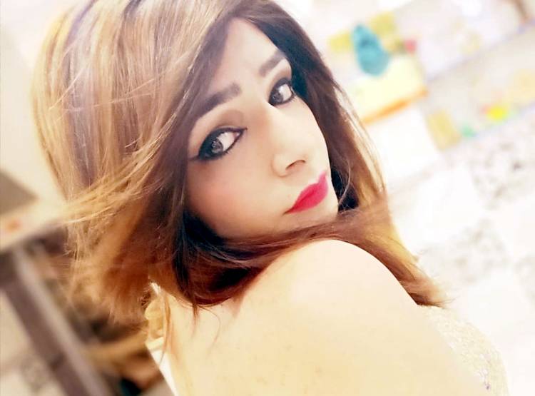 मेल स्टेज डांसर से दीपक का ऊबा मन तो कराया जेंडर चेंज, अब बना 'दीपिका'