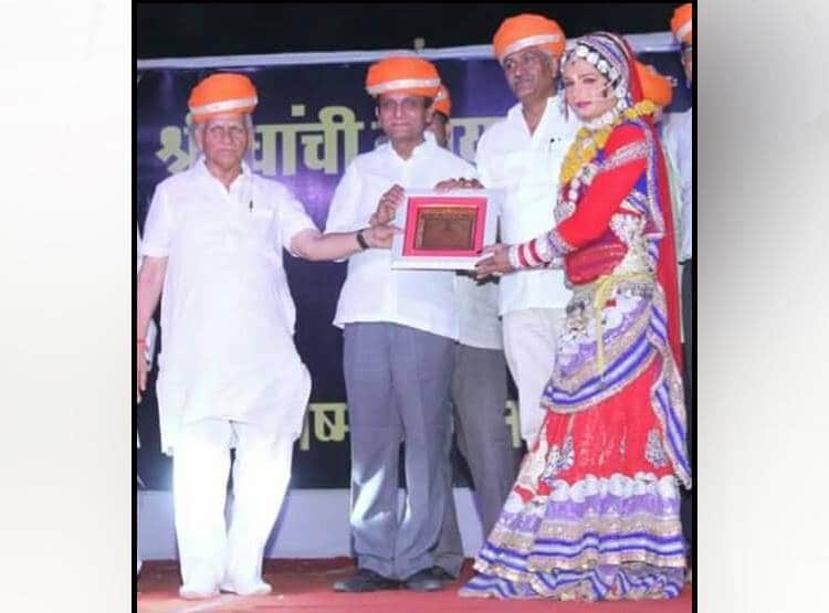 मेल स्टेज डांसर से दीपक का ऊबा मन तो कराया जेंडर चेंज, अब बना 'दीपिका'