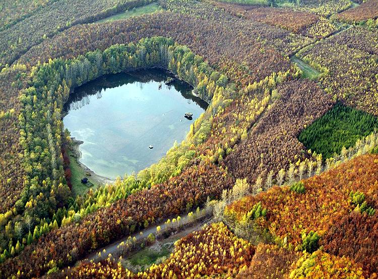 यूरोप के इन 3 शहरों के नीचे गर्म हो रही जमीन, धधक रहा ज्वालामुखी