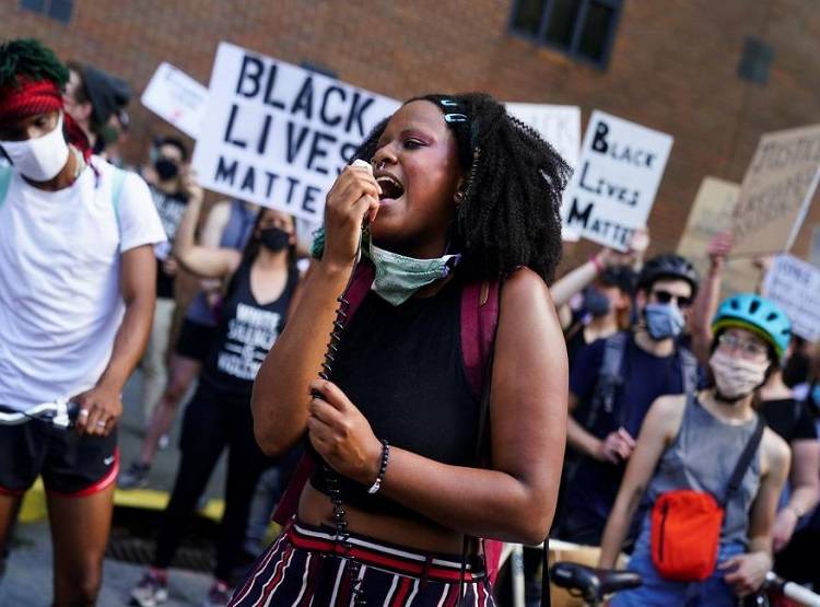 एक और अश्वेत को पुलिस ने मारी गोली, अमेरिका में भारी हिंसक प्रदर्शन