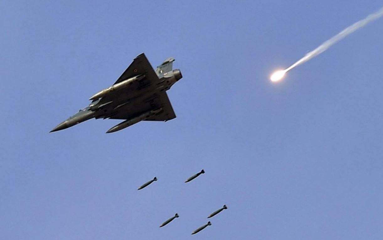 लद्दाख में सीमा पर मंडराने वाले चीनी फाइटर जेट J-7,J-17 कितने खतरनाक?